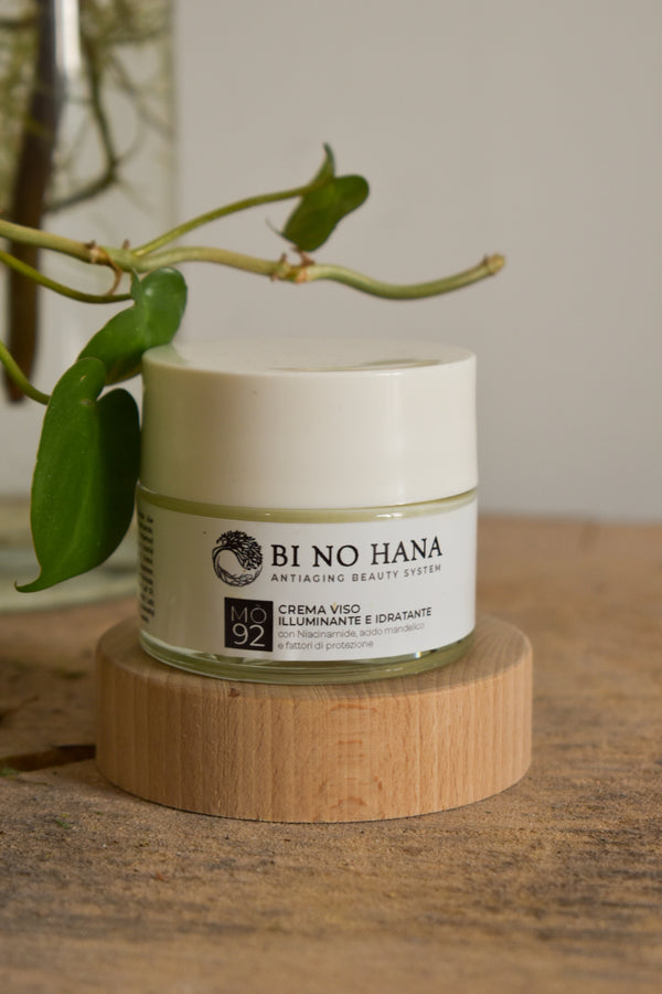 Mò92 Crema Viso Illuminante e Idratante con Niacinamida e Acido Mandelico
